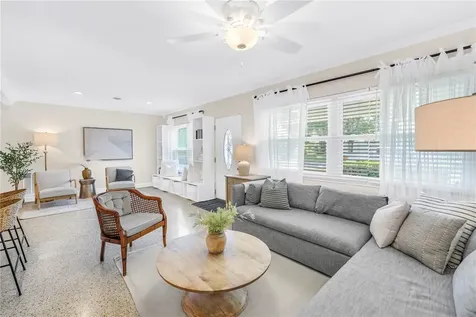 4039 Alberca Way S St Petersburg FL 33712