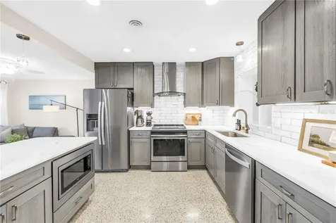 4039 Alberca Way S St Petersburg FL 33712