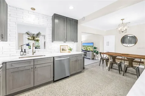 4039 Alberca Way S St Petersburg FL 33712