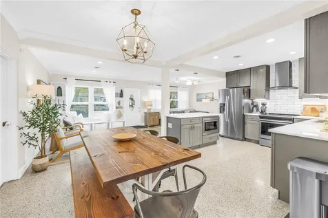 4039 Alberca Way S St Petersburg FL 33712