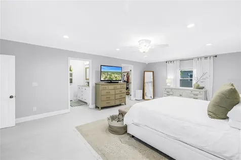 4039 Alberca Way S St Petersburg FL 33712