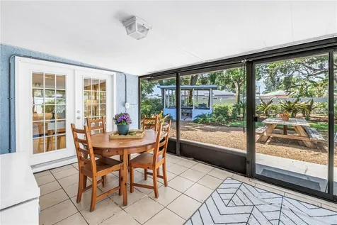 4039 Alberca Way S St Petersburg FL 33712