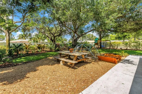4039 Alberca Way S St Petersburg FL 33712