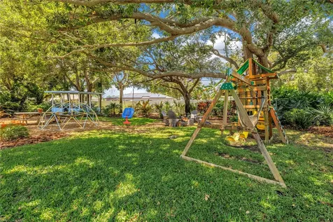 4039 Alberca Way S St Petersburg FL 33712