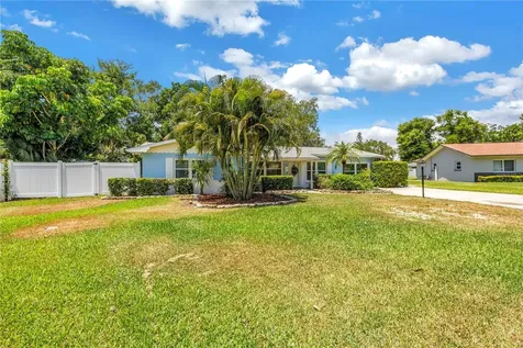 4039 Alberca Way S St Petersburg FL 33712