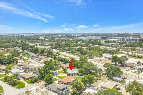 4039 Alberca Way S St Petersburg FL 33712