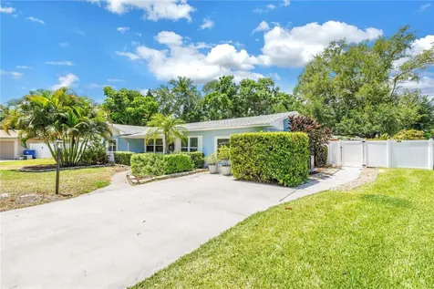 4039 Alberca Way S St Petersburg FL 33712