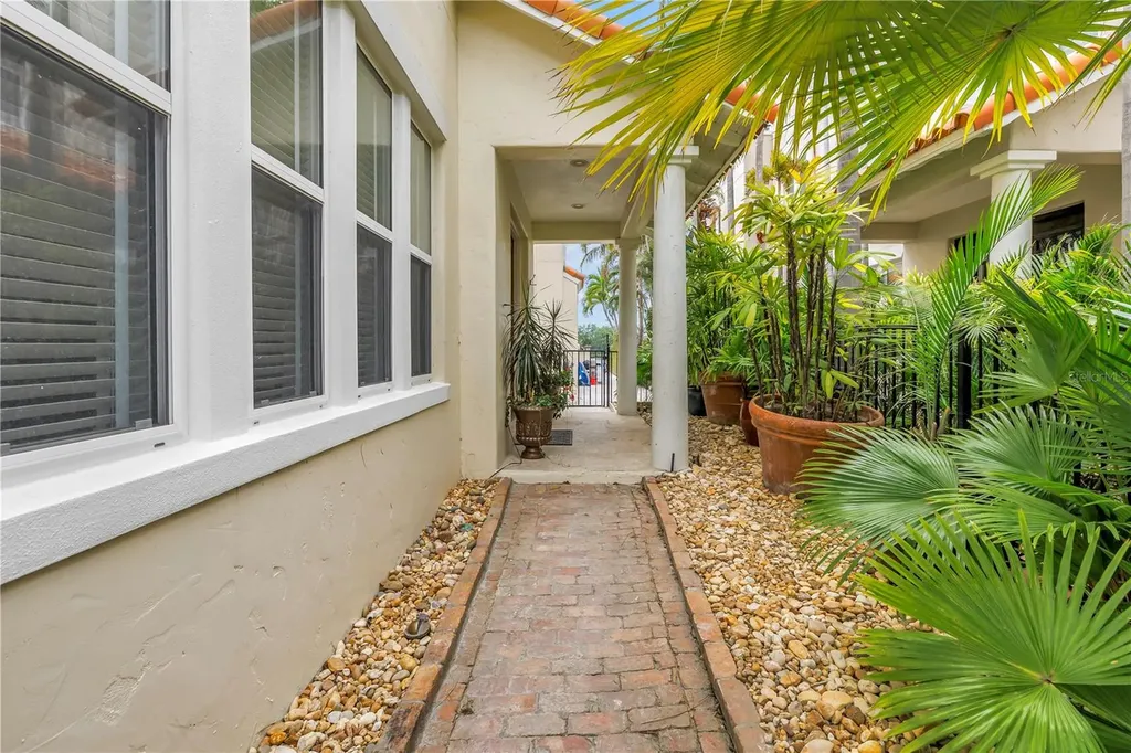 1133 Abbeys Way Tampa FL 33602
