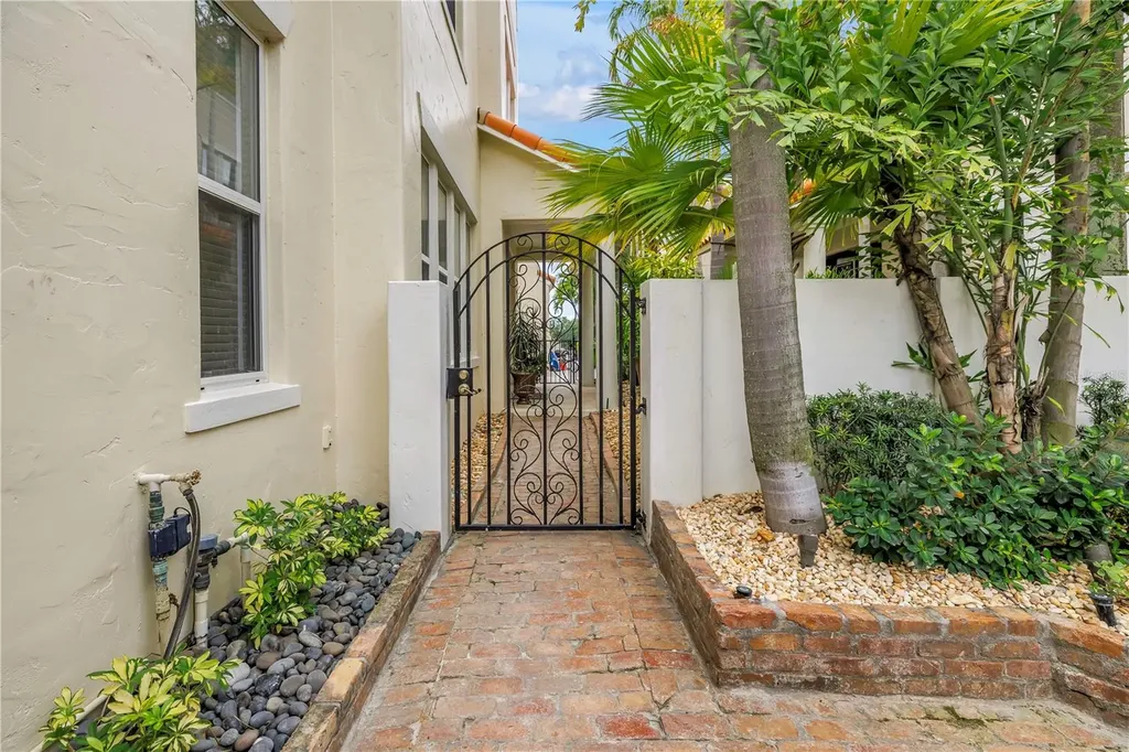 1133 Abbeys Way Tampa FL 33602