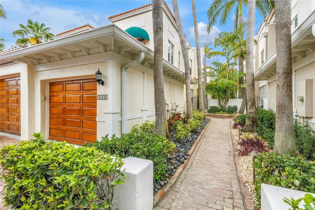 1133 Abbeys Way Tampa FL 33602