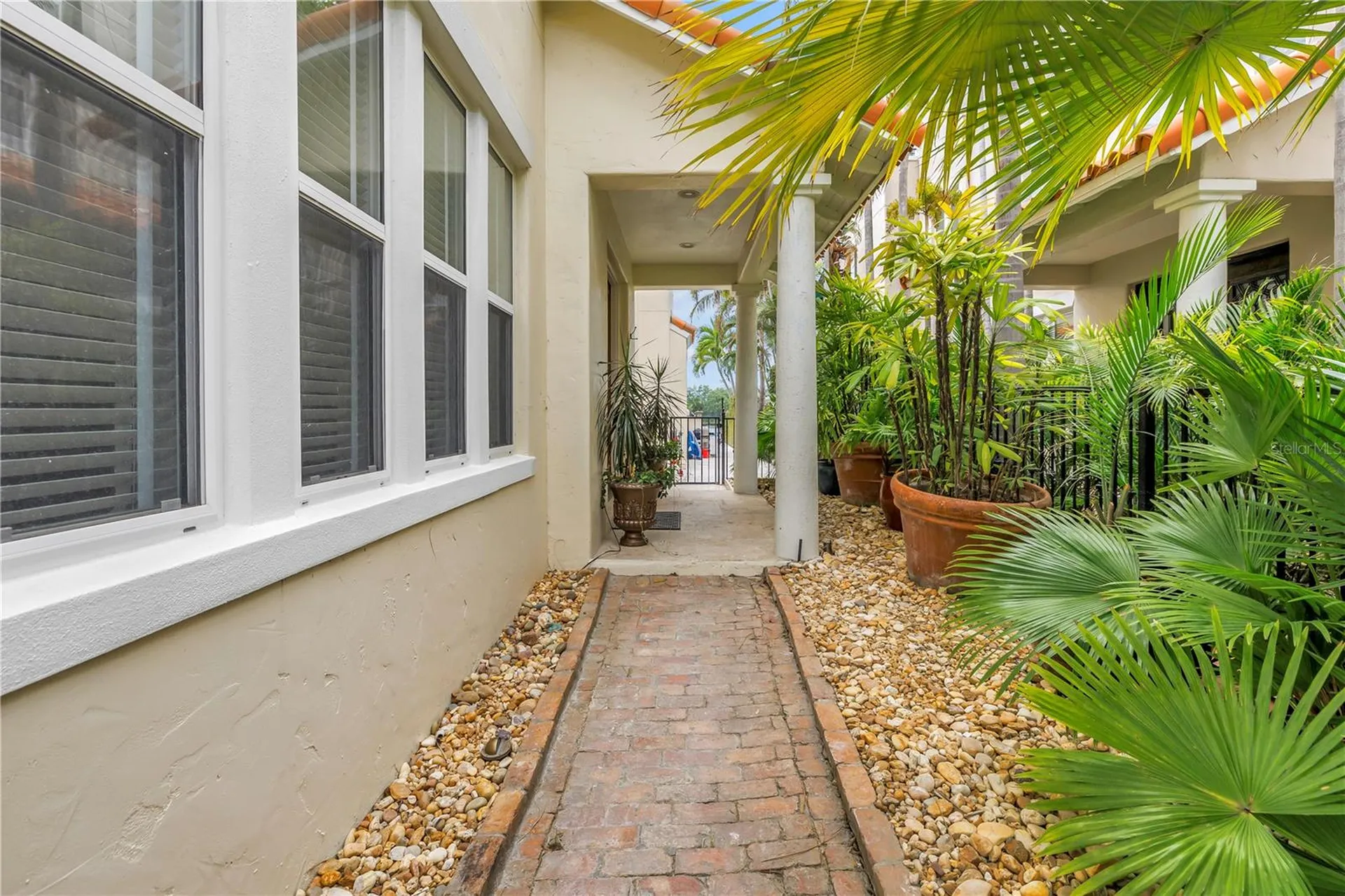 1133 Abbeys Way Tampa FL 33602