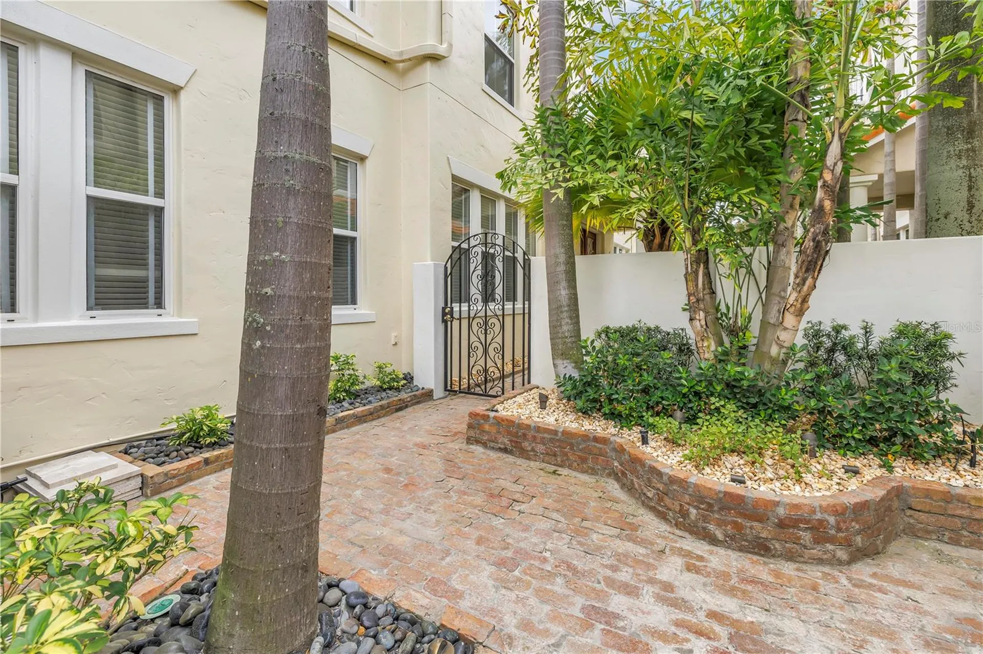1133 Abbeys Way Tampa FL 33602