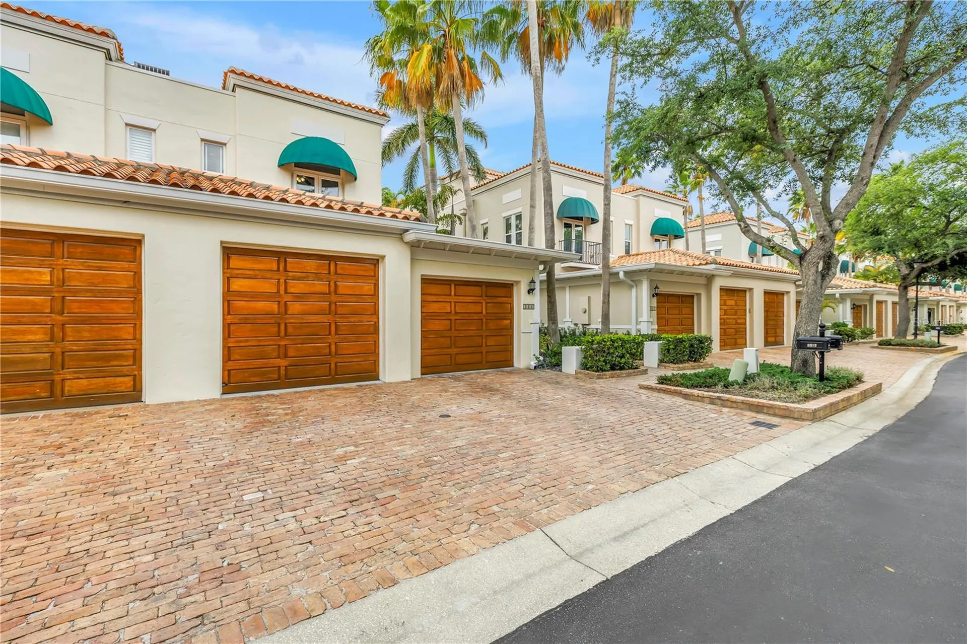 1133 Abbeys Way Tampa FL 33602