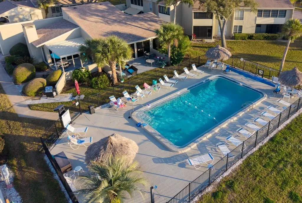 608 Windrush Bay Drive Tarpon Springs FL 34689