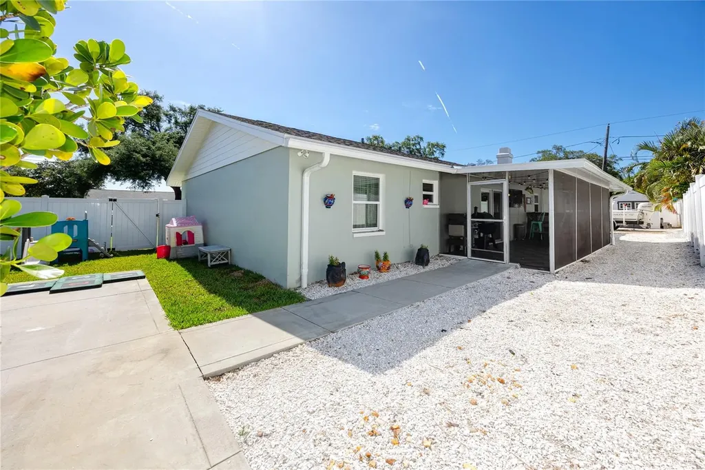 4550 3rd Street N St Petersburg FL 33703