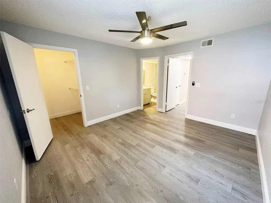5124 Conroy Road Orlando FL 32811