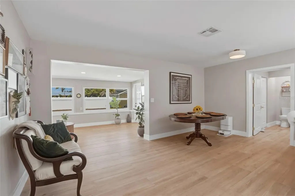411 42nd Avenue NE St Petersburg FL 33703