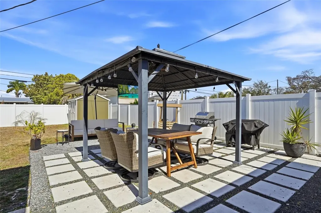 411 42nd Avenue NE St Petersburg FL 33703