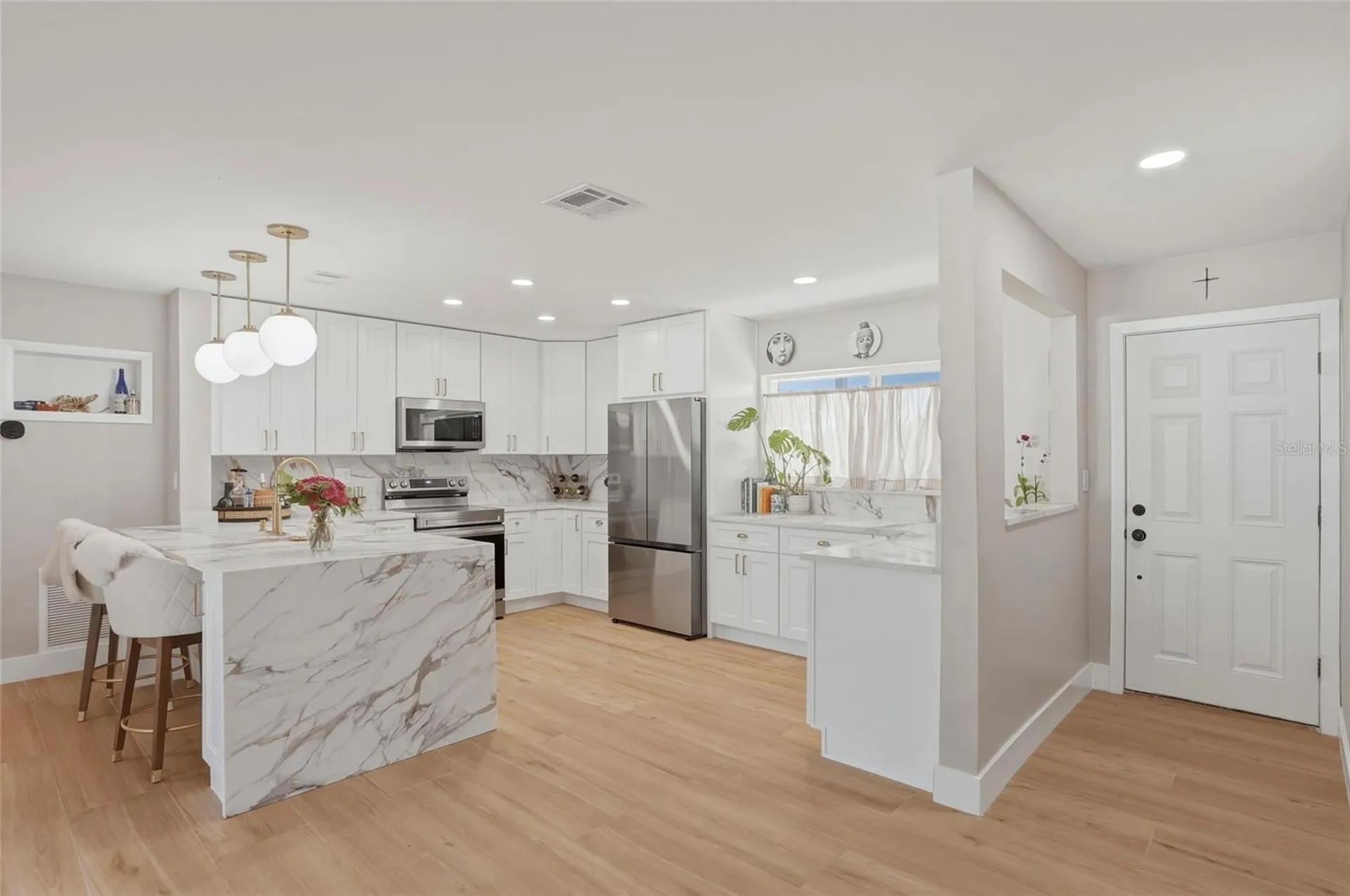 411 42nd Avenue NE St Petersburg FL 33703
