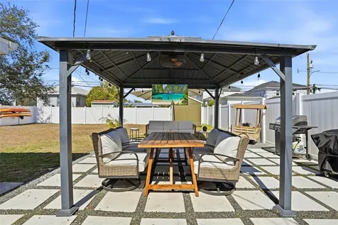 411 42nd Avenue NE St Petersburg FL 33703