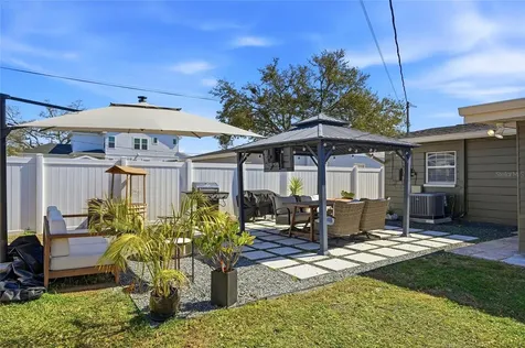 411 42nd Avenue NE St Petersburg FL 33703