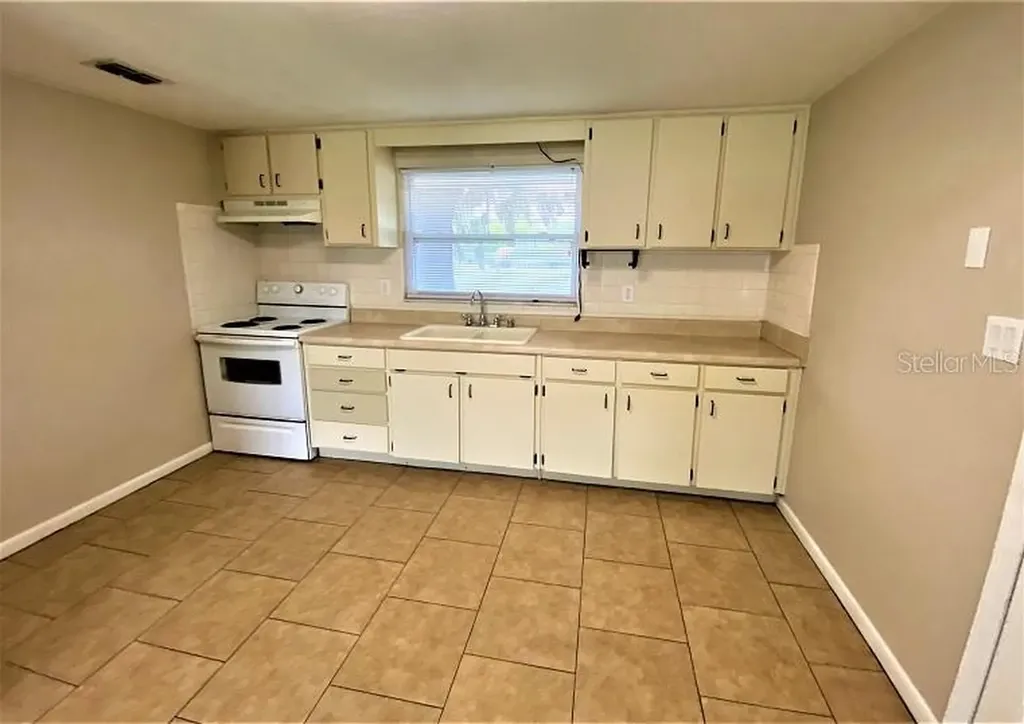 39014 South Avenue Zephyrhills FL 33542