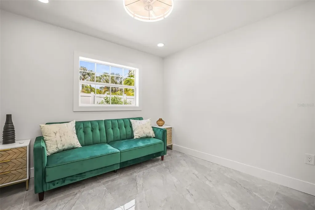 4327 Huntington Street NE St Petersburg FL 33703