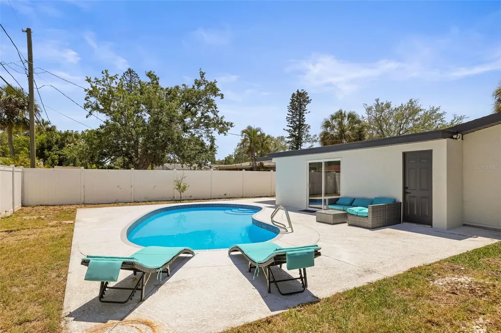 4327 Huntington Street NE St Petersburg FL 33703