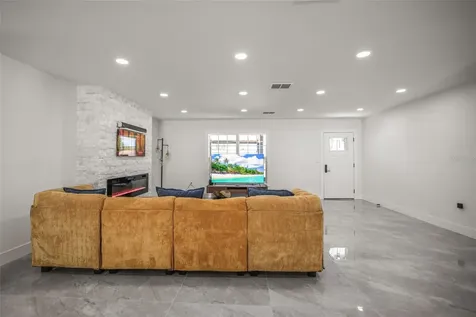 4327 Huntington Street NE St Petersburg FL 33703