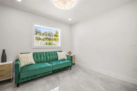 4327 Huntington Street NE St Petersburg FL 33703