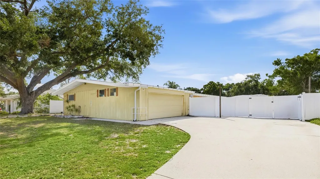616 Saint Andrews Drive Sarasota FL 34243