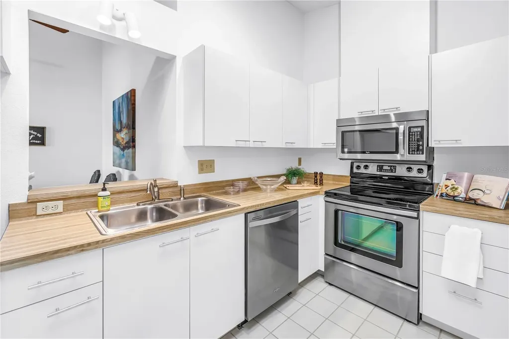 1044 Romano Court NE St Petersburg FL 33702