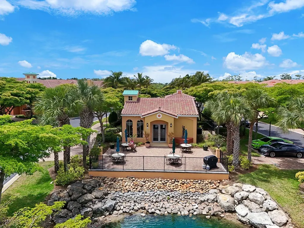 8721 Piazza Del Lago Circle Estero FL 33928