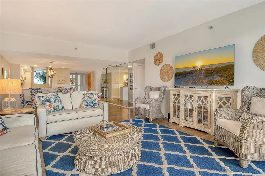 1115 Gulf Of Mexico Drive Longboat Key FL 34228