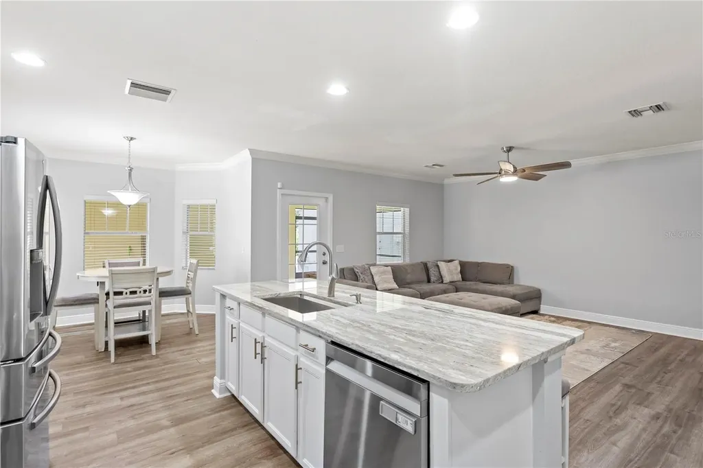16018 Loneoak View Drive Lithia FL 33547