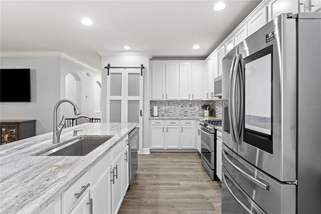 16018 Loneoak View Drive Lithia FL 33547