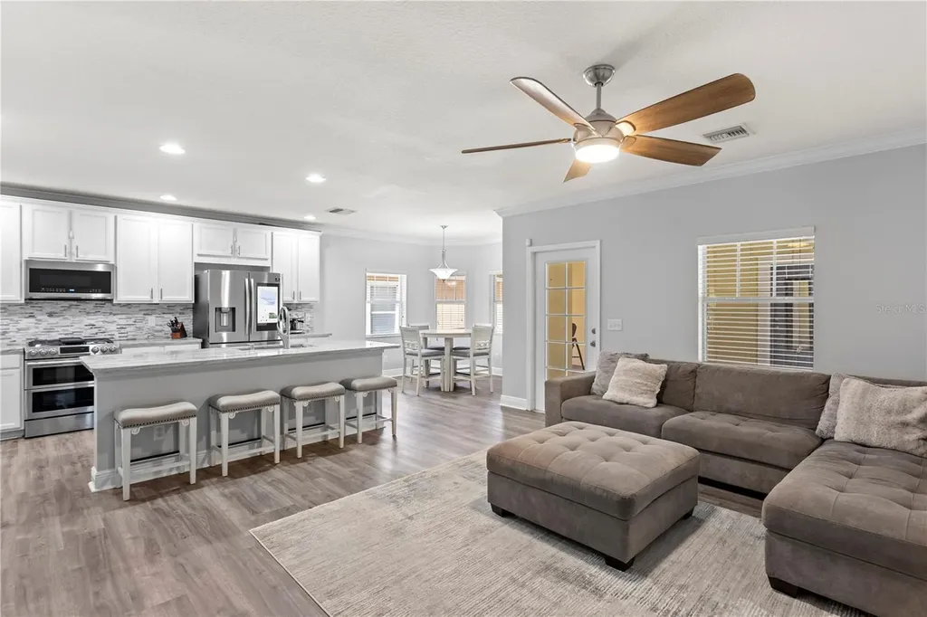 16018 Loneoak View Drive Lithia FL 33547