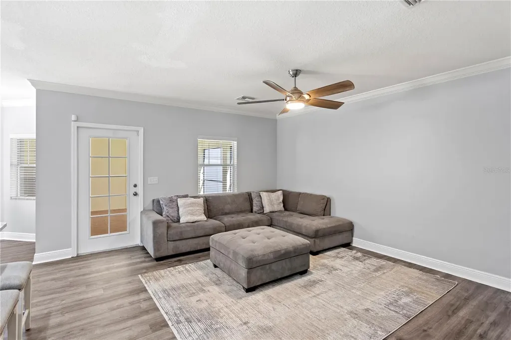 16018 Loneoak View Drive Lithia FL 33547