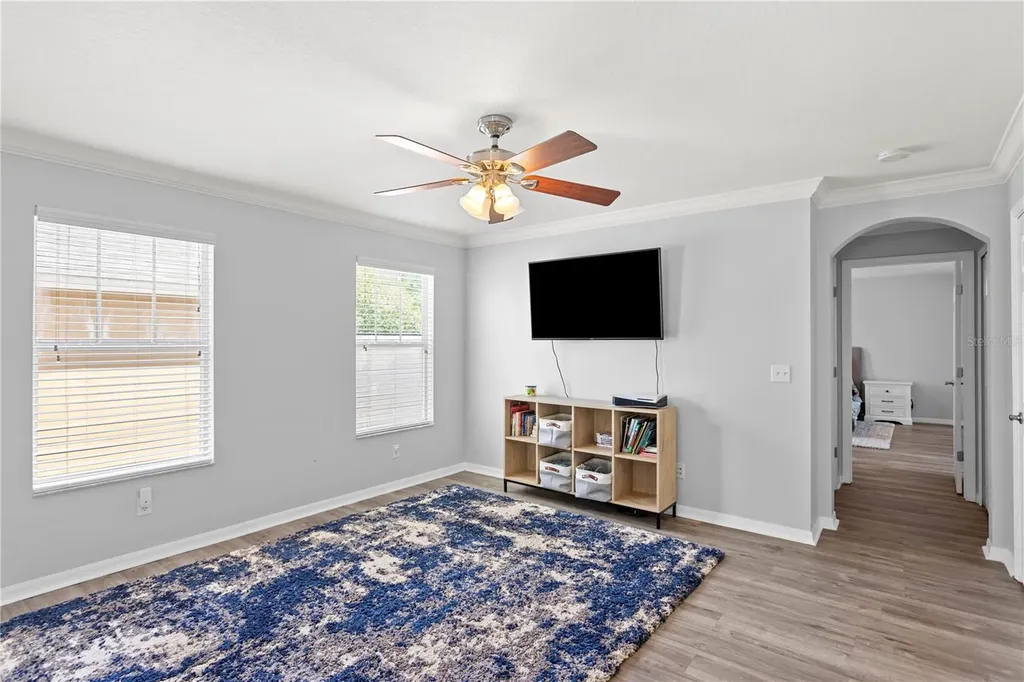 16018 Loneoak View Drive Lithia FL 33547