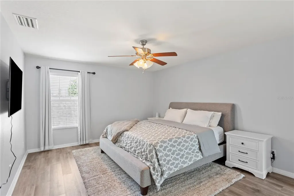 16018 Loneoak View Drive Lithia FL 33547