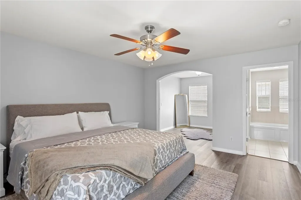 16018 Loneoak View Drive Lithia FL 33547