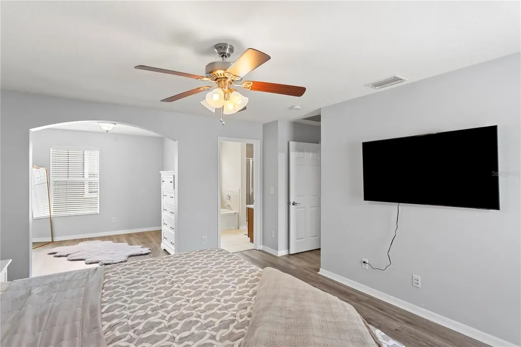 16018 Loneoak View Drive Lithia FL 33547