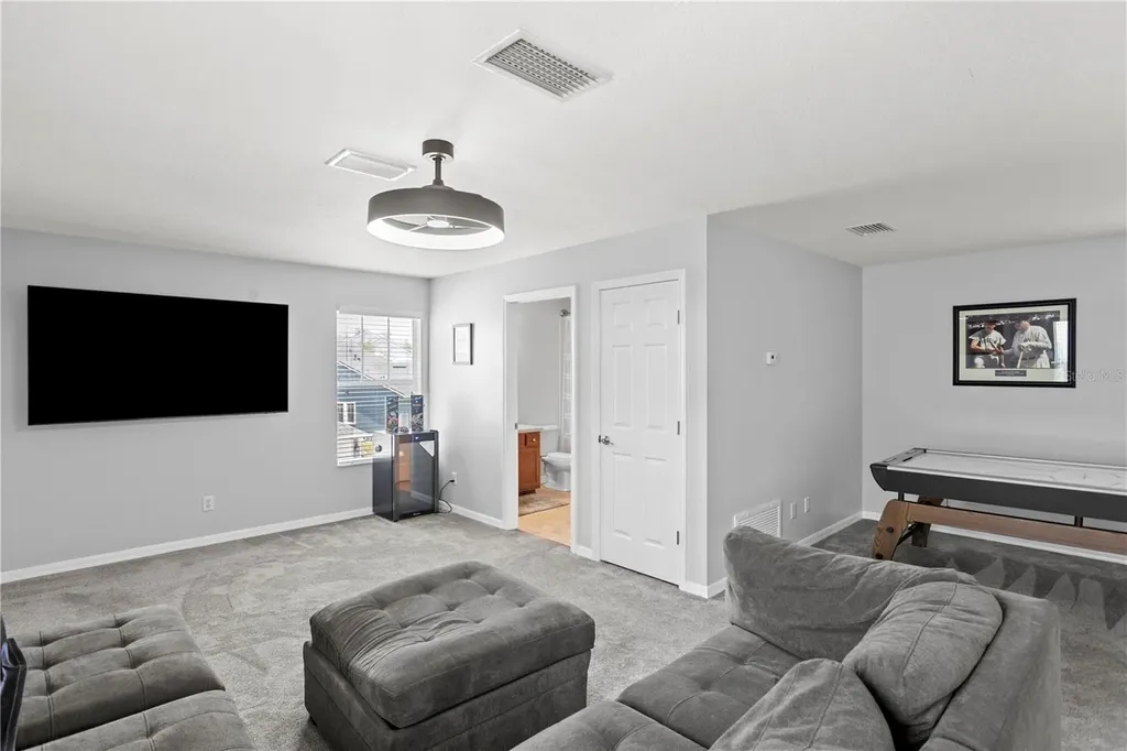 16018 Loneoak View Drive Lithia FL 33547