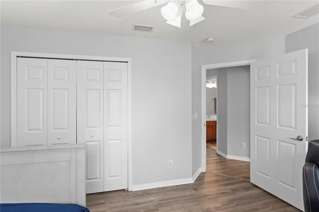 16018 Loneoak View Drive Lithia FL 33547