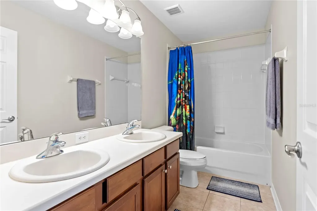 16018 Loneoak View Drive Lithia FL 33547