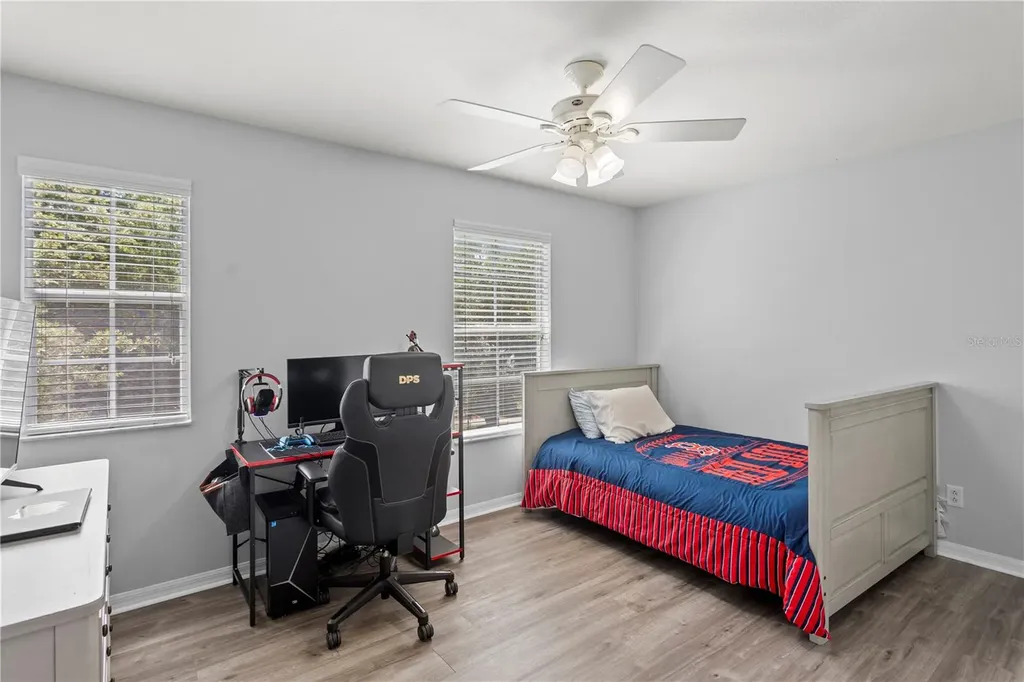 16018 Loneoak View Drive Lithia FL 33547