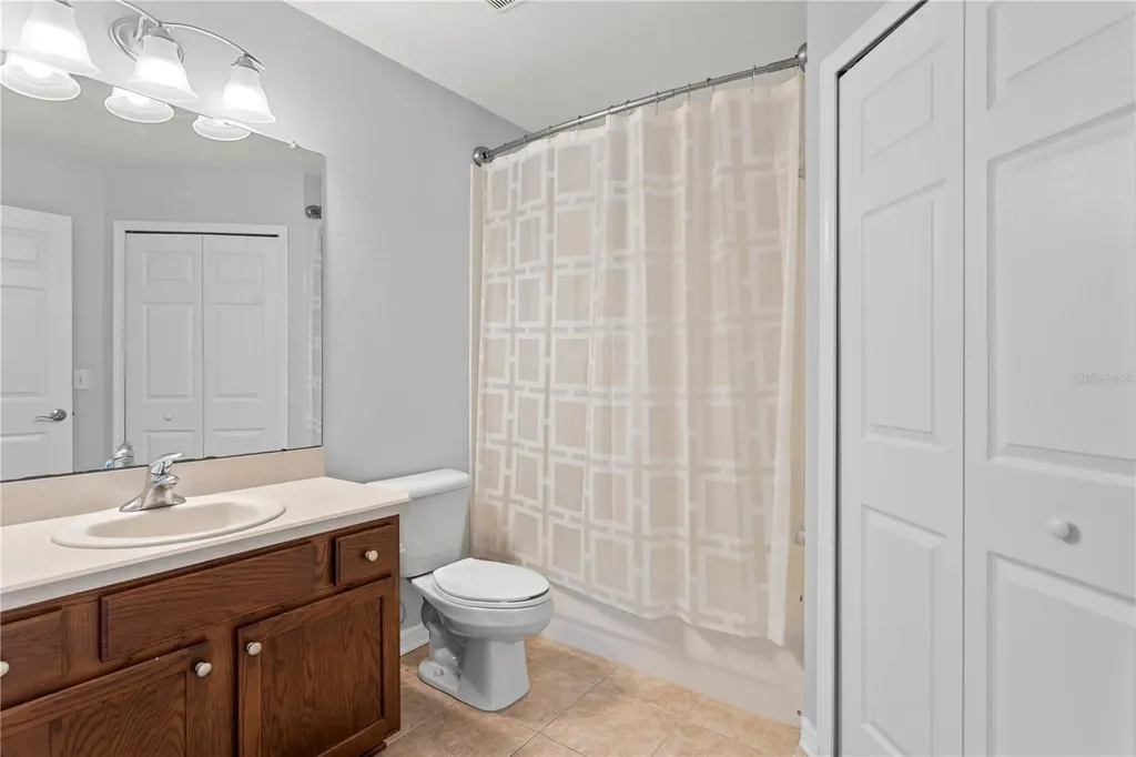 16018 Loneoak View Drive Lithia FL 33547