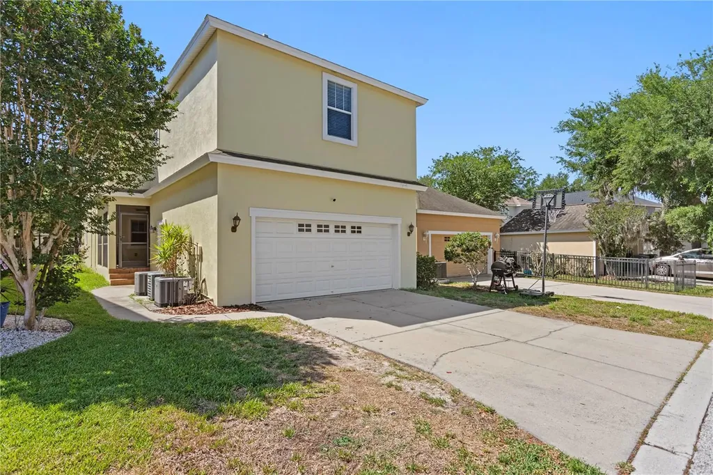 16018 Loneoak View Drive Lithia FL 33547