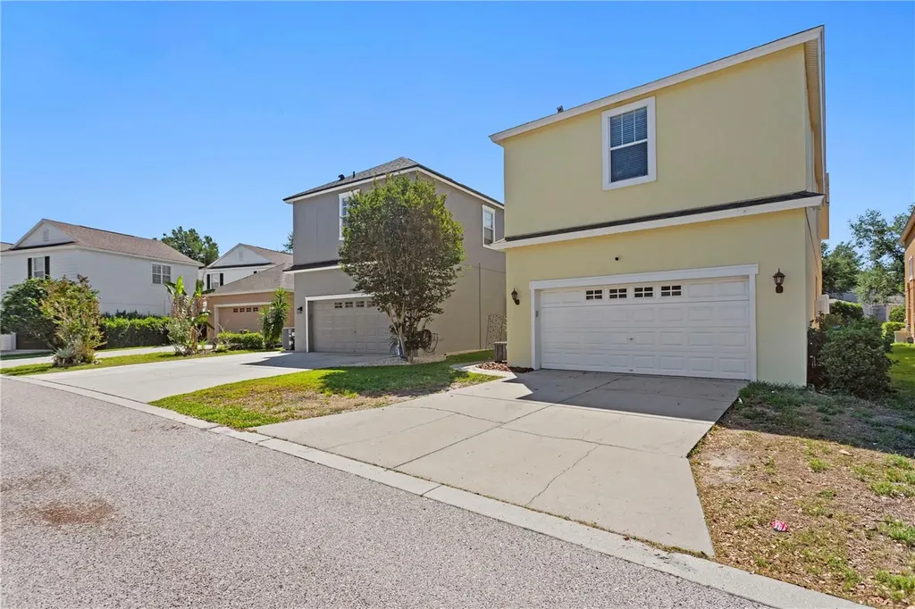 16018 Loneoak View Drive Lithia FL 33547
