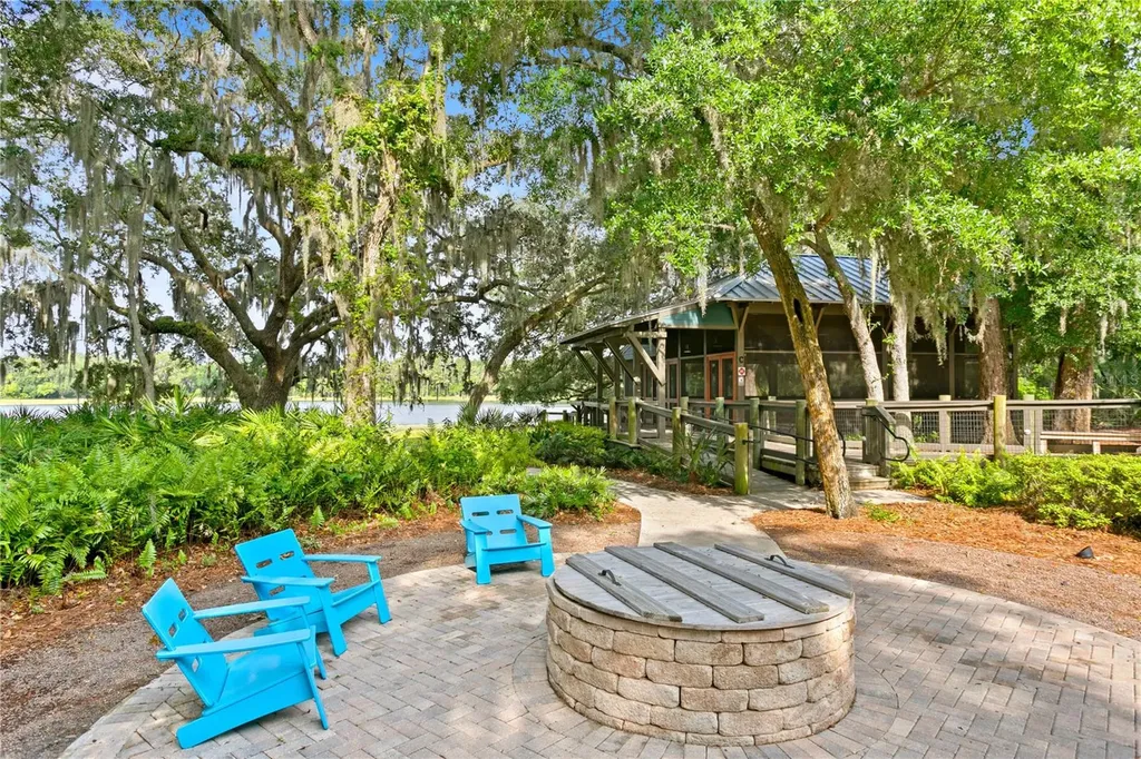 16018 Loneoak View Drive Lithia FL 33547